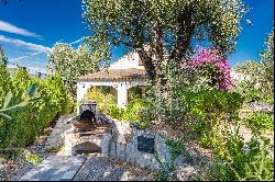 Mediterranean charm property and pool, minutes from Nice centre, to renovate.