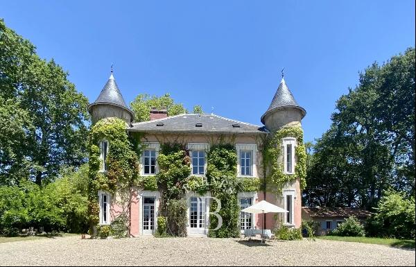 MAGNIFICENT CHATEAU 30 MINUTES FROM BIARRITZ