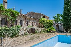 Farmhouse and its sheepfold to renovate near Aix en Provence