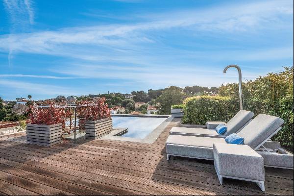 Penthouse in a luxury residence on Cap d'Antibes.