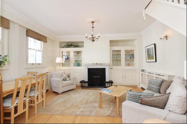 Charming 2 bedroom mews house to rent in Chelsea SW3.