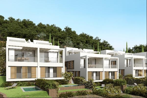 New development of semi-detached houses with beautiful views in Begur