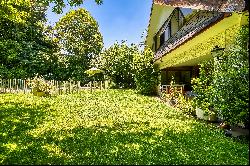 House with a great garden and excelent location