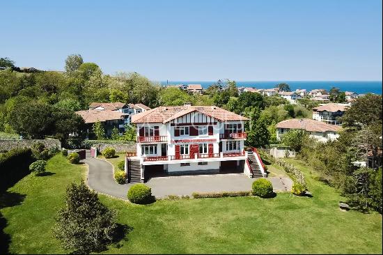 CIBOURE - A VILLA ENJOYING AN OCEAN VIEW