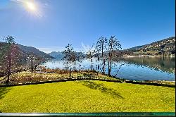 Muzzano: elegant apartment directly on Lake Lugano for sale