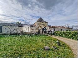 Manoir XVI century, guest house, views, barns, 5 acres, swimming pool, close to Duras