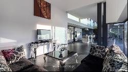 Contemporary 4-bedroom villa with sea views for sale in Estói, Algarve