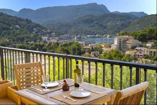 Exclusive apartment with garage for sale in Puerto de Soller, Ma, Sóller 07100