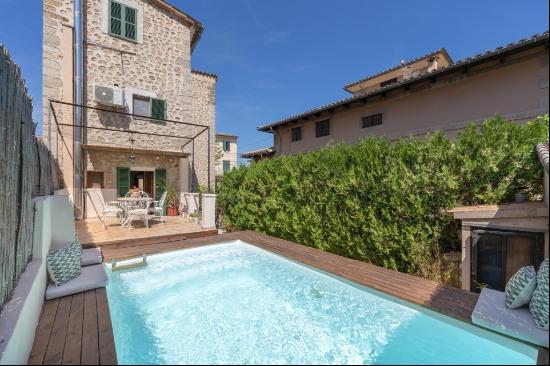 Charming townhouse with pool for sale in Soller, Majorca, Soller 07100