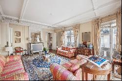 Paris 16th - Charming reception apartment just steps away from Avenue Foch.