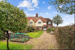 Horseshoe Cottages, Parrotts Lane, Buckland Common, Tring, HP23 6NX