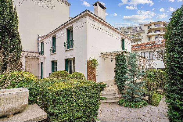 Six room townhouse in a green setting