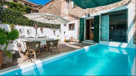 Modernist townhouse with restaurant for sale in Sóller, Majorca, Sóller 07100