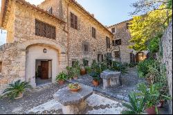 Manor house with beautiful views for sale in Fornalutx, Majorca, Fornalutx 07109