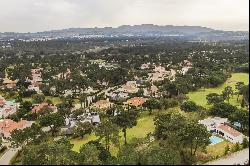 Contemporary Villa, Under Construction, with Frontal View to the Golf Course in Quinta do