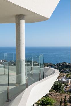 Duplex penthouse with panoramic sea views in Benalmdena