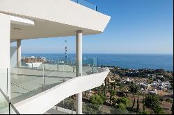 Duplex penthouse with panoramic sea views in Benalmdena