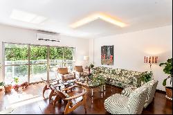 Apartment with windows and a balcony that face the treetops