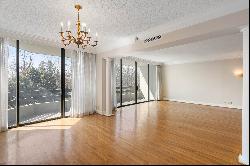 Spacious 2/2 Condo in High-Rise Park Place on Peachtree