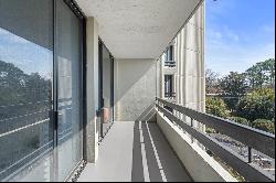 Spacious 2/2 Condo in High-Rise Park Place on Peachtree