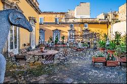 Monumental Renaissance mansion in the Naples historical center