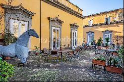 Monumental Renaissance mansion in the Naples historical center