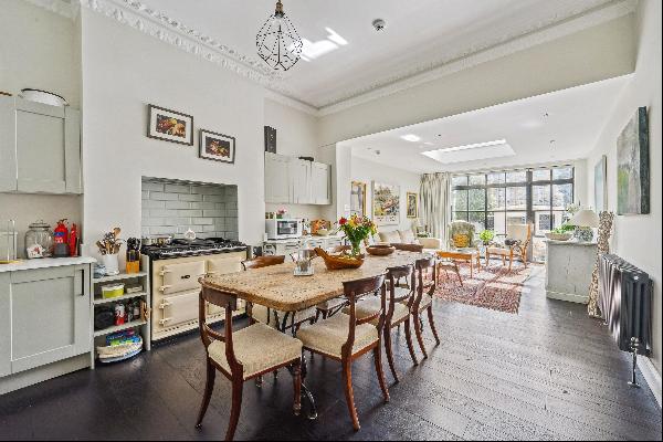 A 3 bed flat for sale in NW6.