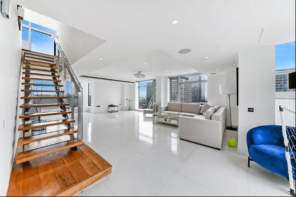 An incredible penthouse apartment of 3834sq ft in this iconic development close to Canary 