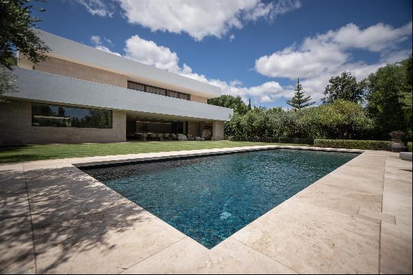 Outstanding 4-bedroom villa in Sotogrande, Andalucia.