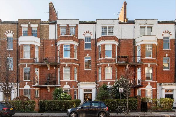 A fantastic two bedroom flat For Sale in Chelsea, SW3