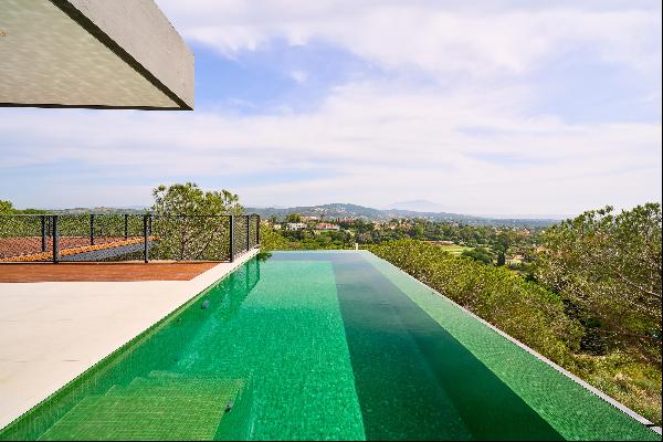 Outstanding 5-bedroom Villa with panoramic views in Sotogrande Alto, Cadiz, Andalucia.