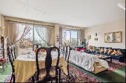 Family apartment to renovate with balcony and lovely view - Porte Maillot