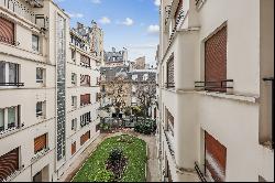 Family apartment to renovate with balcony and lovely view - Porte Maillot