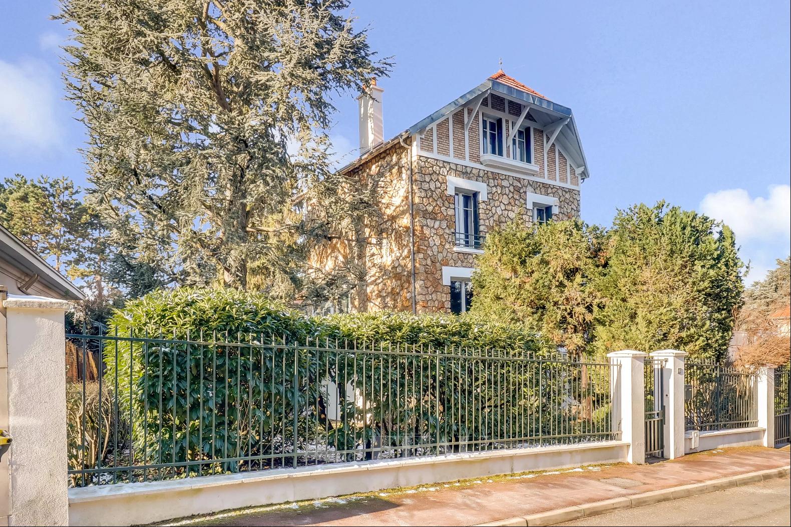 Chaville Parc Fourchon A 5bed period property with a garden, France