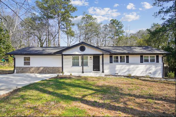 Impeccably Renovated Home in Powder Springs!