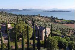 Esquisite villa with breathtaking view on the Lake Trasimeno