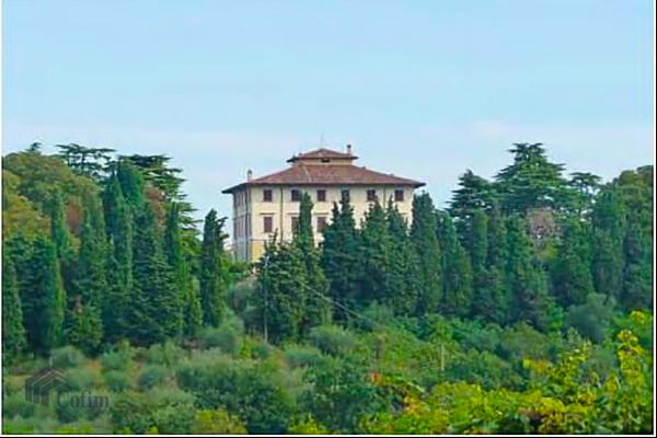 Affascinante Villa d'epoca con parco e vista lago