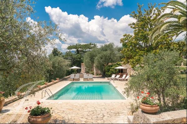 Magnificent 18th century monastery for rent in Chateauneuf-Grasse, sea view
