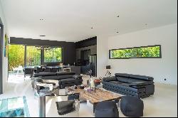 Contemporary villa for rent in Mougins