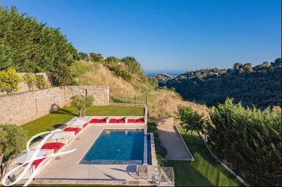 Spacious villa a few steps from the sea and Saint Paul de Vence