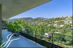 Architect-designed house for rent - beautiful view of the village of Saint-Paul de Vence