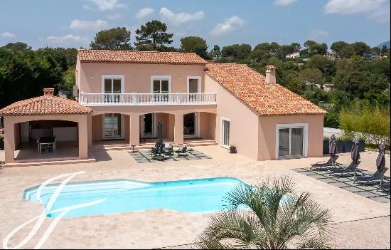 Valbonne : Lovely family villa for 10 guests