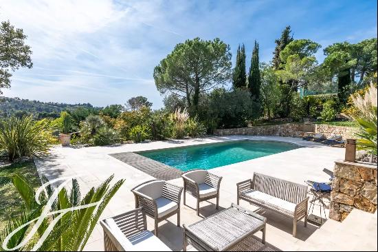 Mougins: Magnificent villa in a quiet location