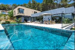 Beautiful contemporary villa with sea view for rent in Mougins
