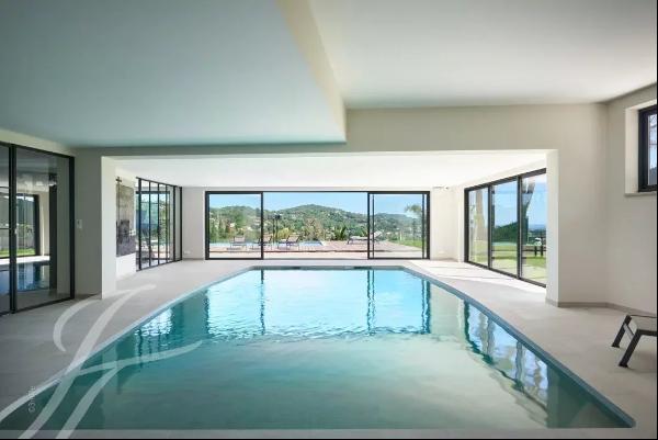 Mougins : Contemporary villa with panoramic sea views