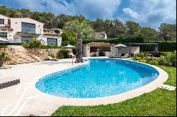 Beautiful villa with tennis court and sea view for rent in Mougins