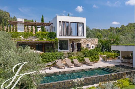 Designer villa with 3 bedrooms for rent in Chateauneuf-Grasse