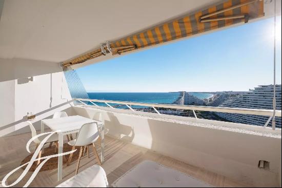 Apartment with panoramic view of the Marina Baie des Anges harbour