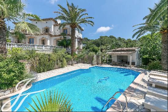 Provencal-style 5-bedroom villa for rent in Mougins