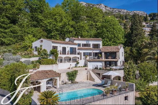 Perfect condition, panoramic sea and village views